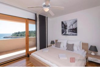 017 2052 118 Korcula first line seafront villa for sale