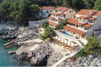 017 2052 118 Korcula first line seafront villa for sale