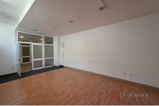 005 2061 03 Split Lovret multipurpose business space for rent