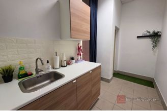 005 2061 03 Split Lovret multipurpose business space for rent