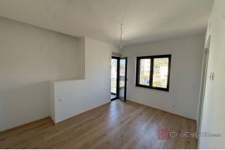 013 2058 04 Sibenik spacious two storey apartment in a quiet location for sale