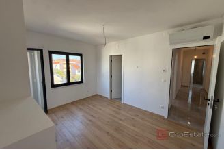 013 2058 04 Sibenik spacious two storey apartment in a quiet location for sale