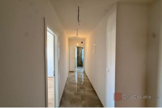 013 2058 04 Sibenik spacious two storey apartment in a quiet location for sale