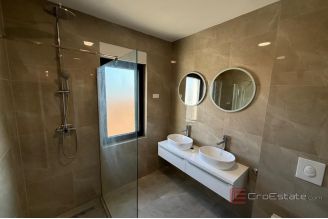 013 2058 04 Sibenik spacious two storey apartment in a quiet location for sale