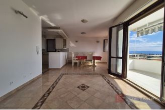 009 2016 701 Split Meje Spacious two bedroom apartment with a sea view for rent