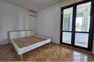 009 2016 701 Split Meje Spacious two bedroom apartment with a sea view for rent