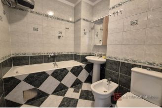 009 2016 701 Split Meje Spacious two bedroom apartment with a sea view for rent