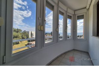 009 2016 701 Split Meje Spacious two bedroom apartment with a sea view for rent