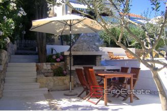13 2014 09 Ciovo house first row for sale