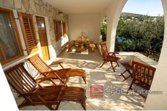 13 2014 09 Ciovo house first row for sale