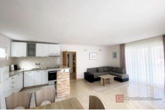 018 2060 04 Ciovo Detached house with two apartments near the sea for sale