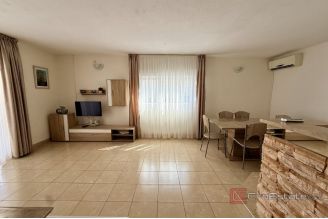 018 2060 04 Ciovo Detached house with two apartments near the sea for sale