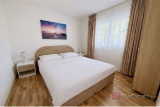 018 2060 04 Ciovo Detached house with two apartments near the sea for sale