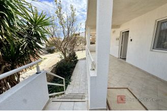 018 2060 04 Ciovo Detached house with two apartments near the sea for sale