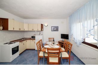 018 2060 04 Ciovo Detached house with two apartments near the sea for sale