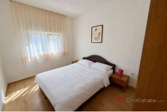 018 2060 04 Ciovo Detached house with two apartments near the sea for sale