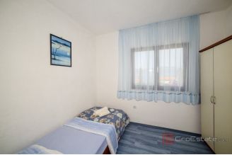 018 2060 04 Ciovo Detached house with two apartments near the sea for sale