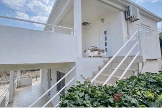 018 2060 04 Ciovo Detached house with two apartments near the sea for sale