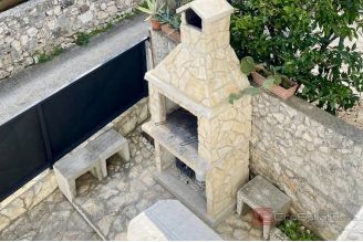 018 2060 04 Ciovo Detached house with two apartments near the sea for sale