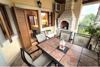 013 1021 48 Krk two storey apartment near the beach for sale