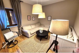 013 1021 48 Krk two storey apartment near the beach for sale