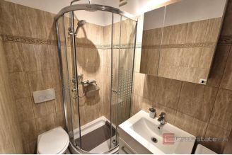 013 1021 48 Krk two storey apartment near the beach for sale