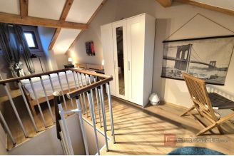 013 1021 48 Krk two storey apartment near the beach for sale