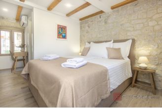 020 2035 351 Trogir Authentic stone house with modern design for rent