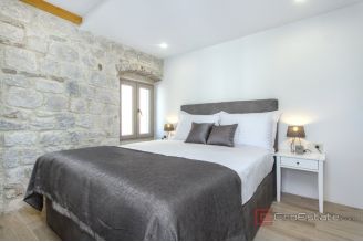 020 2035 351 Trogir Authentic stone house with modern design for rent