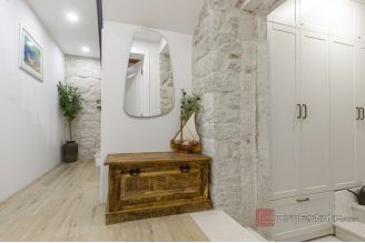 020 2035 351 Trogir Authentic stone house with modern design for rent