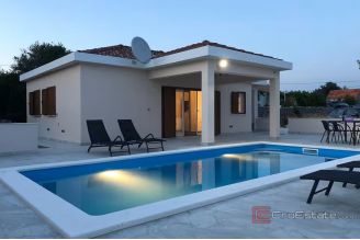 012 5492 30 Rogoznica Detached house with pool for sale