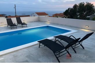 012 5492 30 Rogoznica Detached house with pool for sale