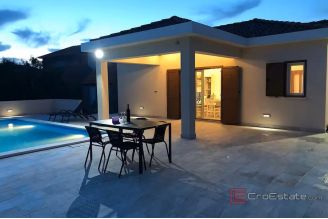 012 5492 30 Rogoznica Detached house with pool for sale