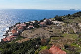 016 2052 122 Peljesac stone house with sea view for sale