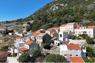 016 2052 122 Peljesac stone house with sea view for sale