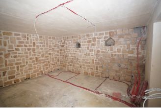 016 2052 122 Peljesac stone house with sea view for sale