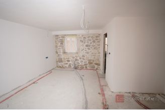 016 2052 122 Peljesac stone house with sea view for sale