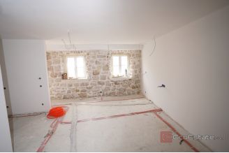 016 2052 122 Peljesac stone house with sea view for sale