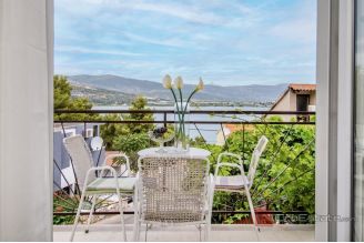 012 2060 06 Trogir renovated apartment with sea view and garden for sale