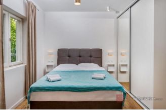 012 2060 06 Trogir renovated apartment with sea view and garden for sale