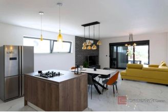 011 2044 84 Marina villa with heated pool and sea view for sale