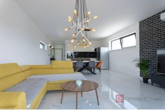 011 2044 84 Marina villa with heated pool and sea view for sale