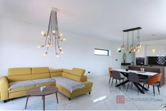 011 2044 84 Marina villa with heated pool and sea view for sale