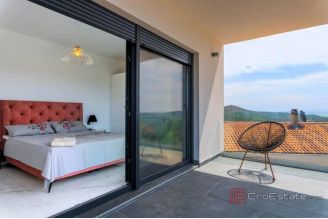 011 2044 84 Marina villa with heated pool and sea view for sale