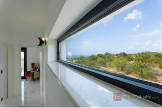 011 2044 84 Marina villa with heated pool and sea view for sale