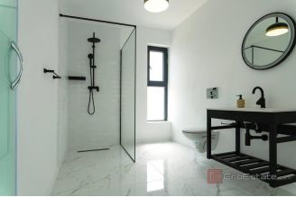 011 2044 84 Marina villa with heated pool and sea view for sale