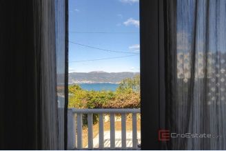 000 2057 27 Ciovo vacation house first row to the sea for sale