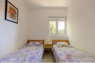 018 2057 27 Ciovo vacation house first row to the sea for sale