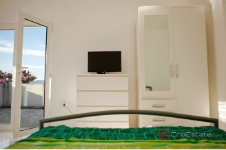 018 2057 27 Ciovo vacation house first row to the sea for sale