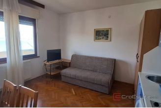 011 2057 26 Trogir apartment house in a prime location for sale